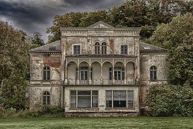 Cómo obtener asesoramiento legal para comprar una casa antigua.