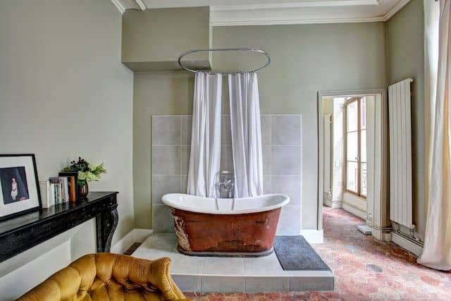 Aprende a decorar tus cuartos de baño modernos y rústicos